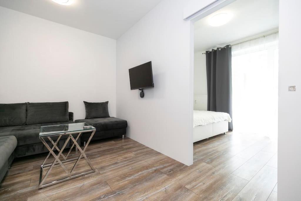 Alure Residences 1 & 24H Self Check-In, Free Parking In Front Of The Apartment Building, New Building, Terrace, Cafe With Breakfast In The Apartment Building, Next To The Aqua Park Bańska Bystrzyca Zewnętrze zdjęcie