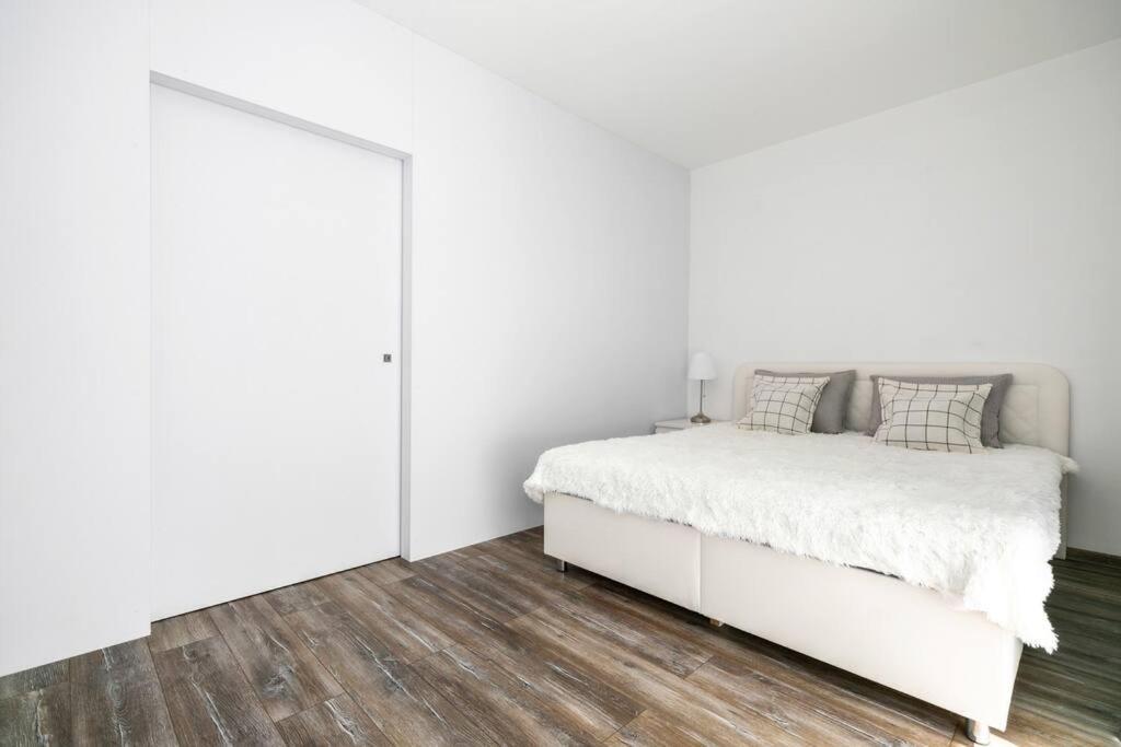 Alure Residences 1 & 24H Self Check-In, Free Parking In Front Of The Apartment Building, New Building, Terrace, Cafe With Breakfast In The Apartment Building, Next To The Aqua Park Bańska Bystrzyca Zewnętrze zdjęcie