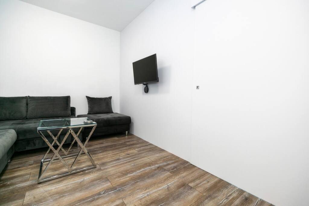 Alure Residences 1 & 24H Self Check-In, Free Parking In Front Of The Apartment Building, New Building, Terrace, Cafe With Breakfast In The Apartment Building, Next To The Aqua Park Bańska Bystrzyca Zewnętrze zdjęcie